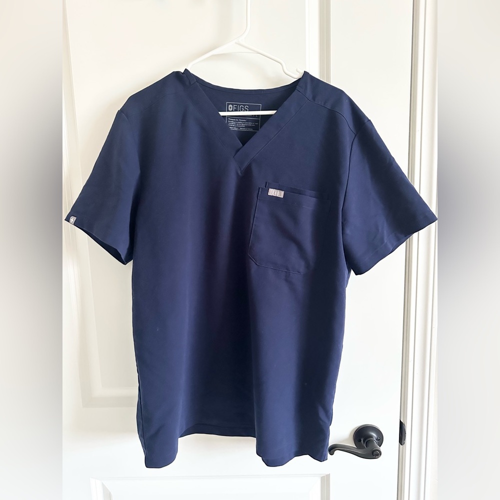 Fig’s men’s scrub top